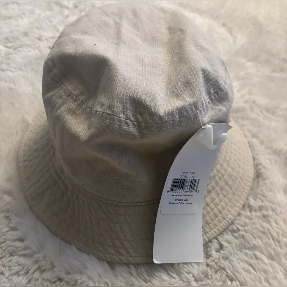 New With Tags! Mountain Hardware Packable Crushable Khaki Wander Pass Bucket Hat